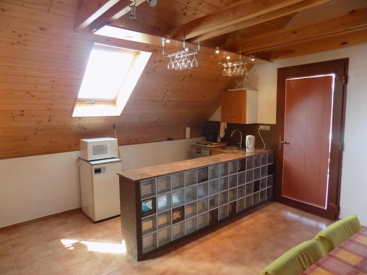 Ubytovani Apartmany Ferencikova Nové Hrady Εξωτερικό φωτογραφία