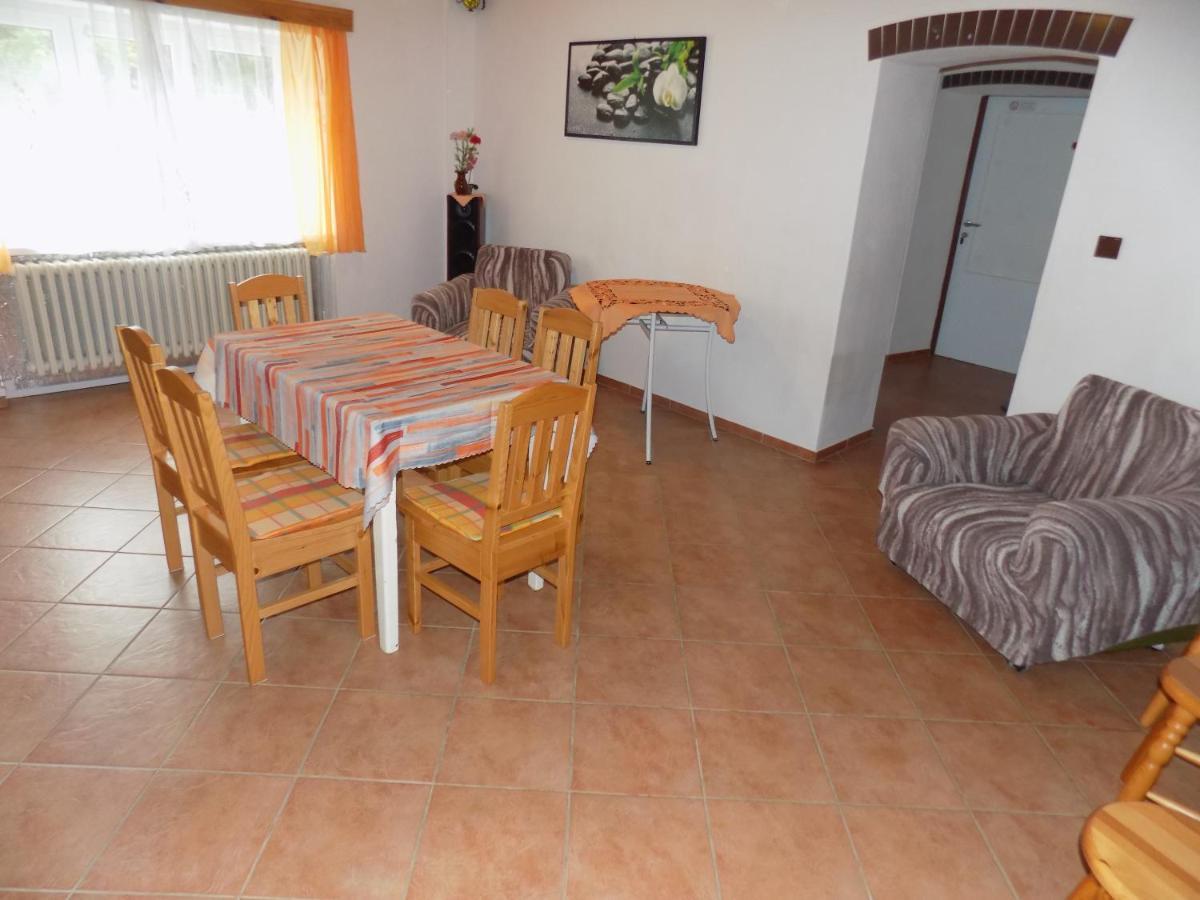 Ubytovani Apartmany Ferencikova Nové Hrady Εξωτερικό φωτογραφία